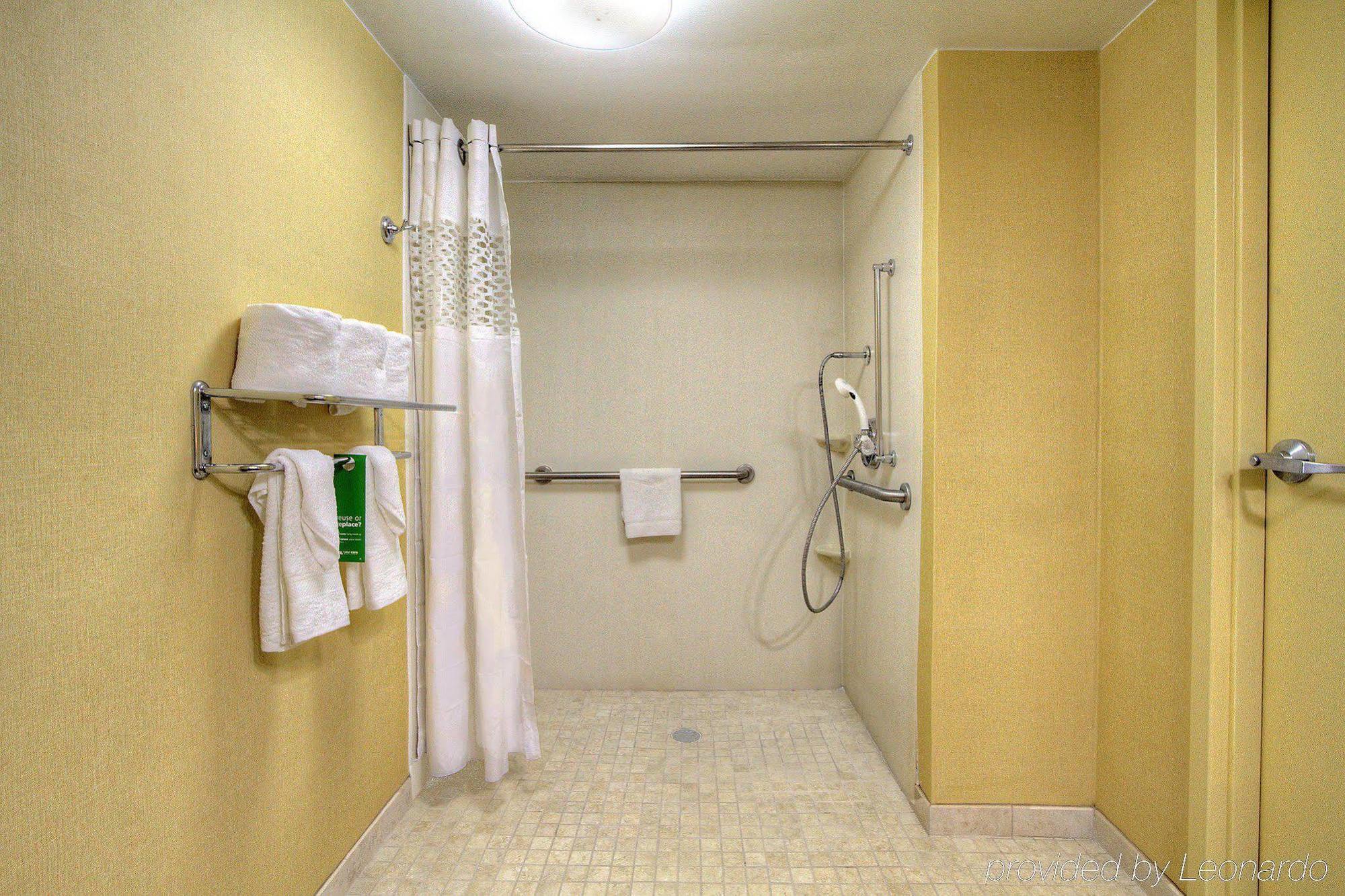 Hampton Raleigh Hotel 3*